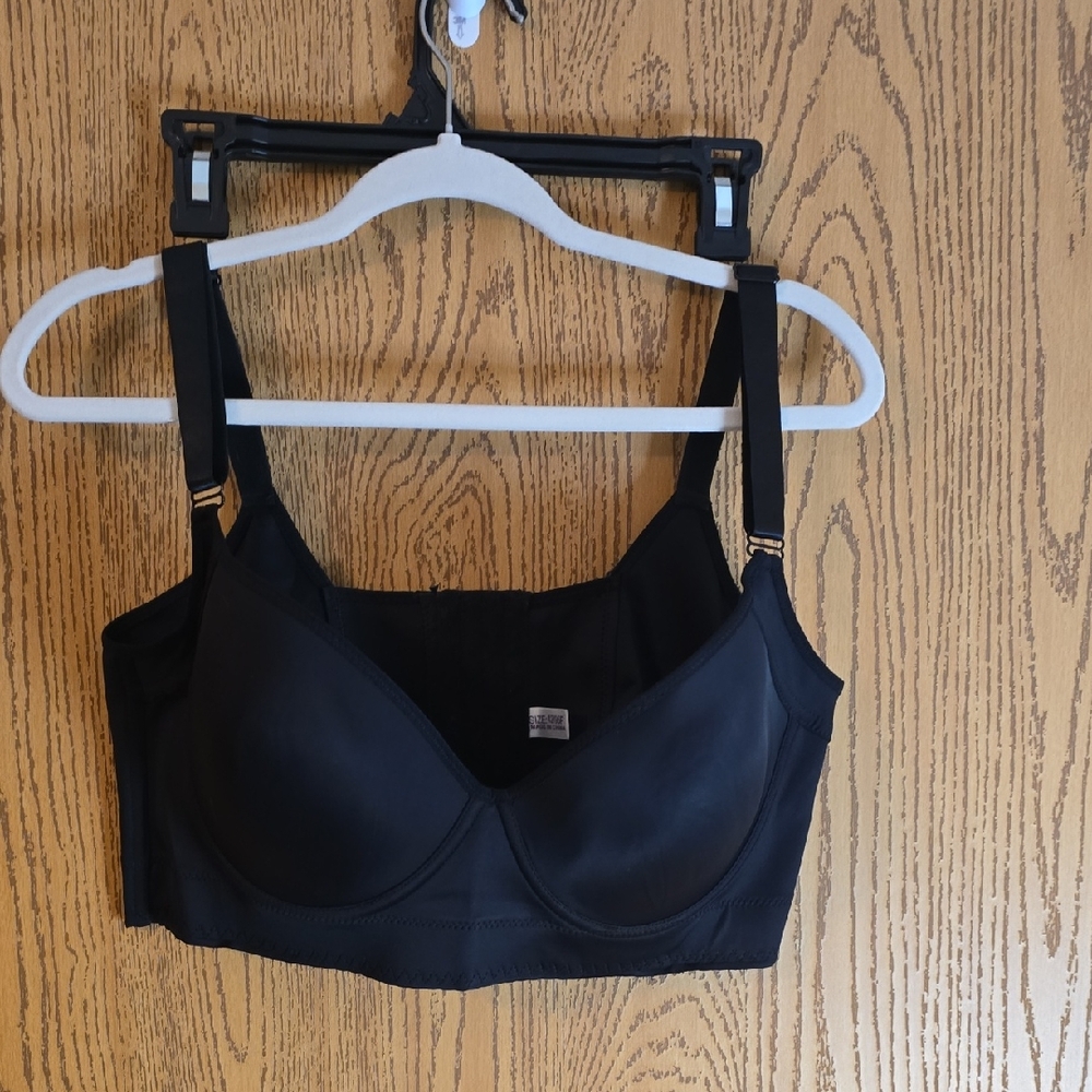 Black Sports Bra with Wide Straps and Sturdy Material